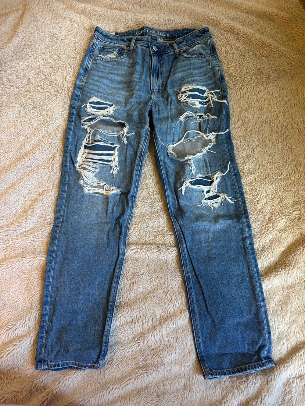 American Eagle Outfitters Women’s Ripped Blue Slim Straight Jeans